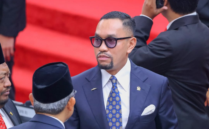 Ahmad Sahroni Ditemukan! Video Ini Bongkar Dirinya di Ruangan Sempit Sedang Lakukan Ini
