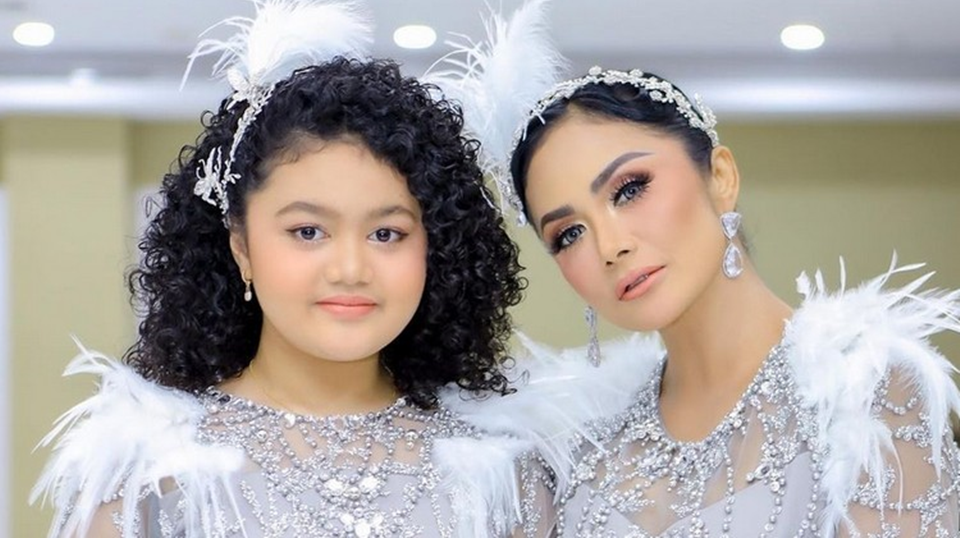 Amora Putri Krisdayanti Tenteng LV Gemes Rp49,6 Juta