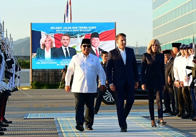 Istri Presiden Perancis Brigitte Macron Keciduk Rogoh Arca Candi Brobudur, Tuai Kritik