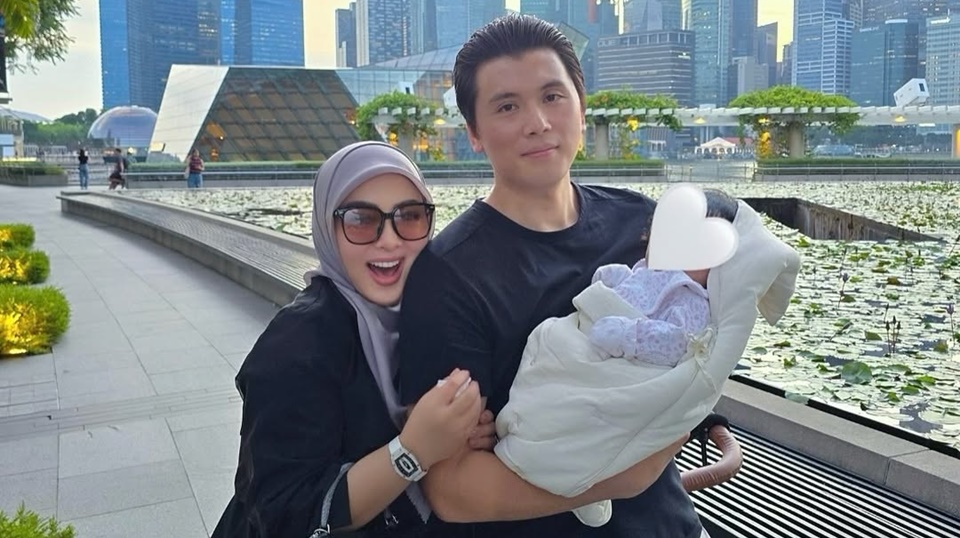 Video Syahrini Pulang Kampung: Naik Jet Pribadi, Dijemput Lexus, dan Nginap di Hotel Mevah
