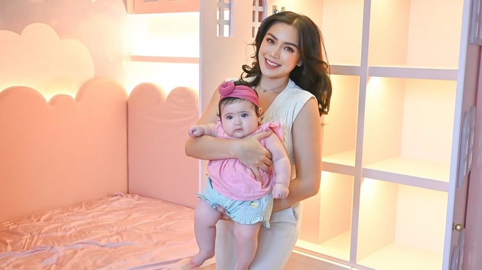 Jessica Iskandar Tak Bisa Hilangkan Kebiasaan Kocak Imbas Keseringan Gendong Bayi, Ada yang Relate?