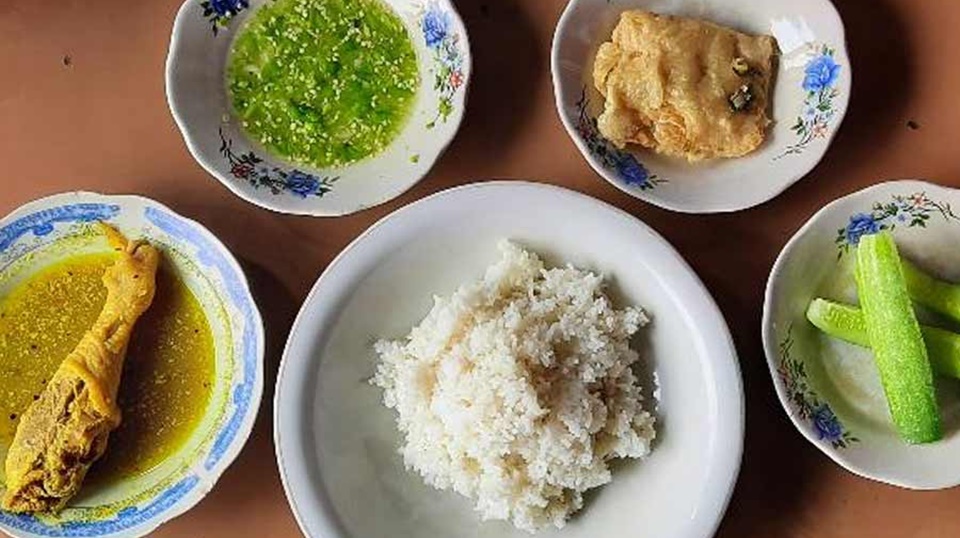 Rayakan HUT Jakarta dengan Sajian Opor Ayam Kuning Betawi H. Sa'adih, Cuma Ada 1 di Dunia!