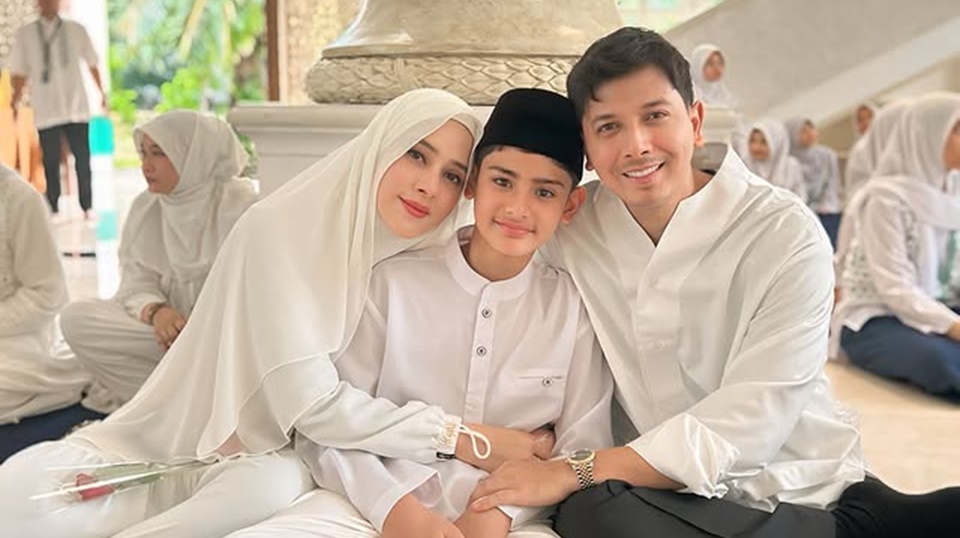 Ngakak! Sonny Septian Lakukan Hal Ini saat Lihat Teman Putranya Pakai Baju Ketat
