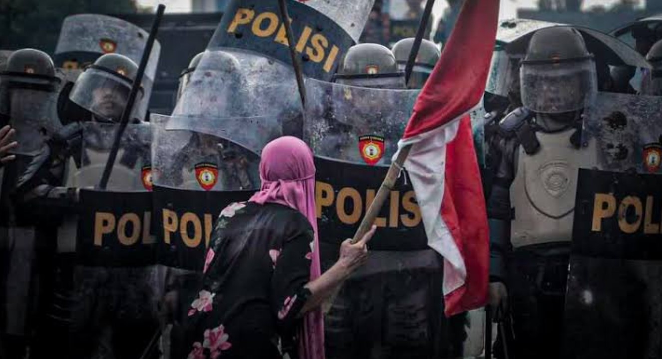 Profil Ibu Ana, Ikon Brave Pink Hero Green Nekat Hadang Polisi Pakai Galah
