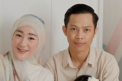 Niat Tepis Isu Rumah Tangga Retak, Larissa Chou dan Ikram Rosadi Justru Bikin Curiga
