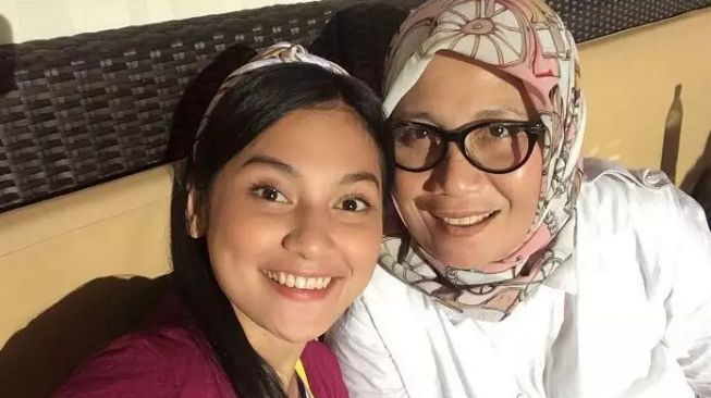 Ibunda Indah Permatasari Ngamuk Lagi! Sindir Anaknya dan Arie Kriting Sering Keluyuran Malam