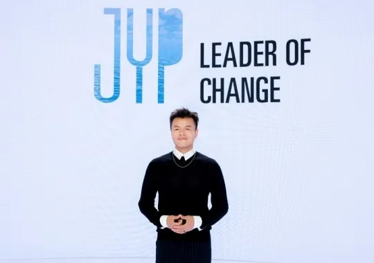 J.Y. Park Beri Hadiah Emas untuk Stray Kids Usai Pecahkan Rekor Billboard