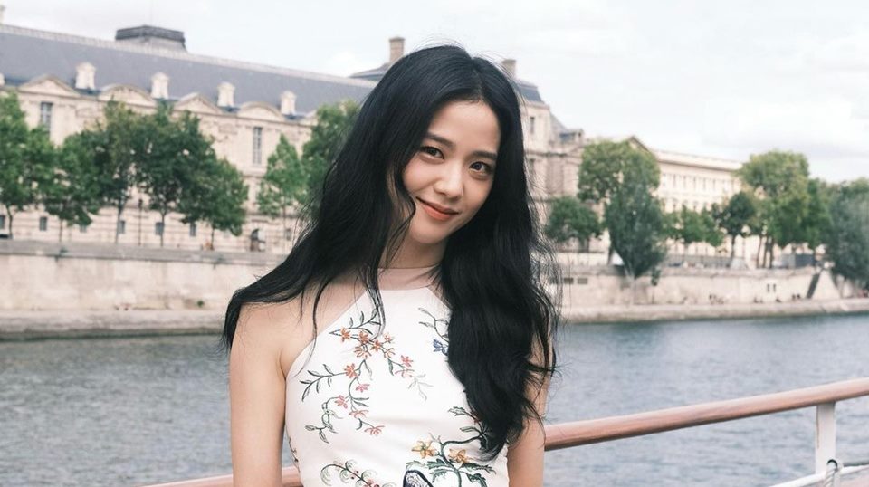 Jisoo BLACKPINK Dimanjakan DIOR saat Syuting 'Influenza'