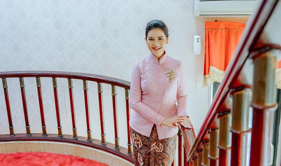 Kahiyang Ayu Kenakan High Heels Rp 20 Jutaan di Event Kebaya Day Medan