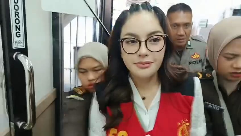 Chat Pribadi Ikut Dibongkar, Nikita Mirzani Kembali Meledak di Persidangan