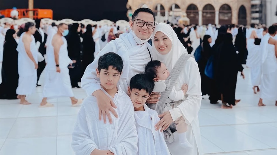 Alyssa Soebandono Tahan Tangis Cerita Momen Haru Umrah Perdana Bareng Anak-anak