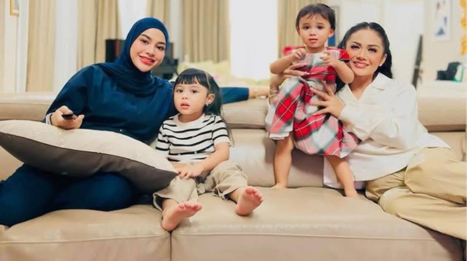 Kris Dayanti Kode Minta Cucu Ketiga ke Aurel? Maia Estianty Ikut Komentar: Capek Mimi...