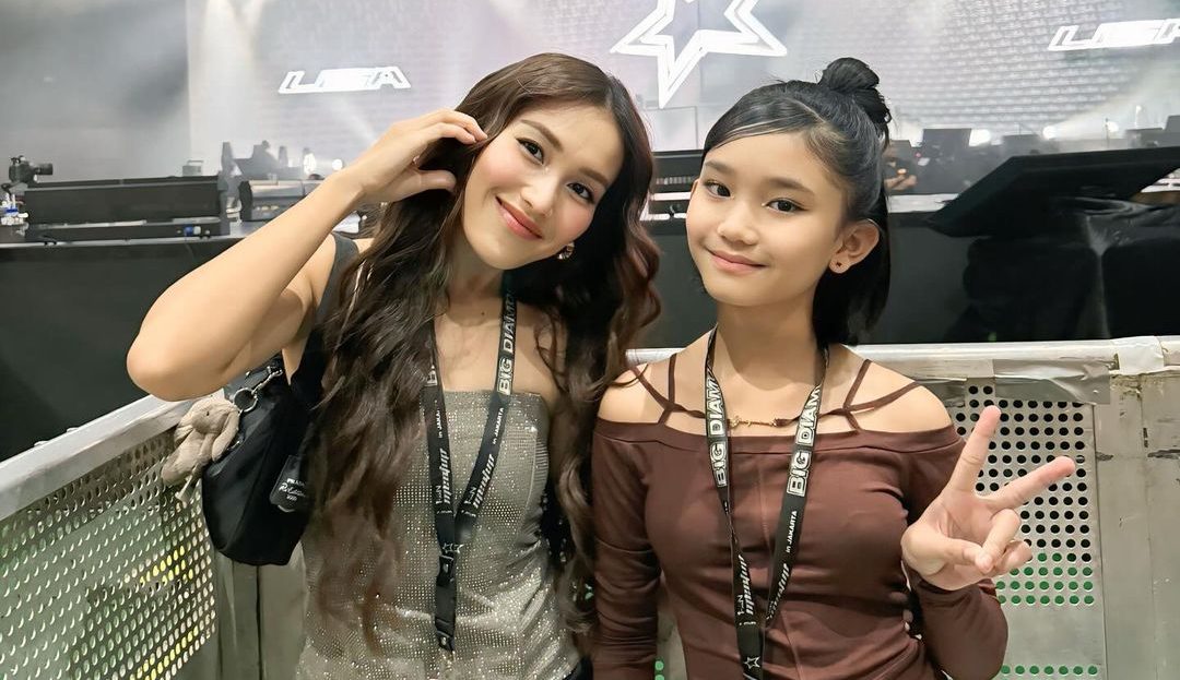 Biasa Dikerubungi Fans, Ayu Ting Ting Justru Diperlakukan Beda saat Jalan Bareng Anak