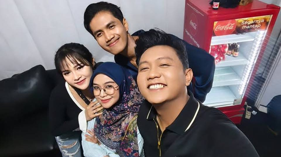 Denny Caknan Spill Foto Bareng Ria Ricis & Evan DC Music: Keliatannya Sudah...