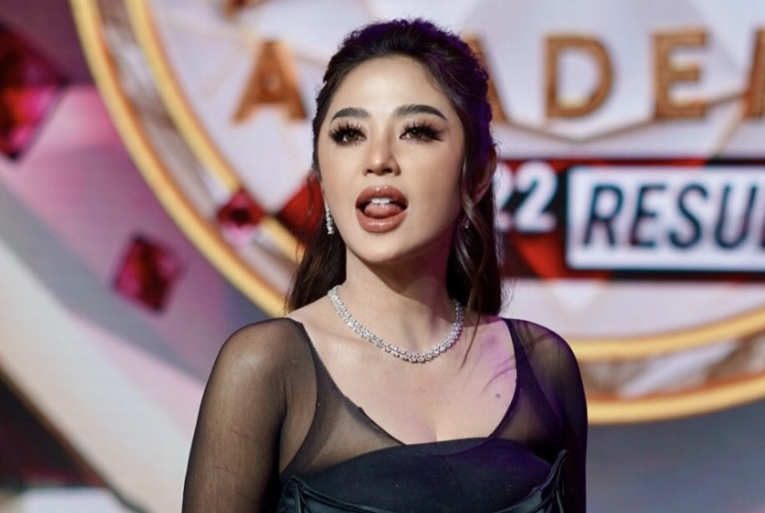 Dewi Perssik Belai Lembut Peliharaan Eko Patrio: Di Tangan yang Tepat