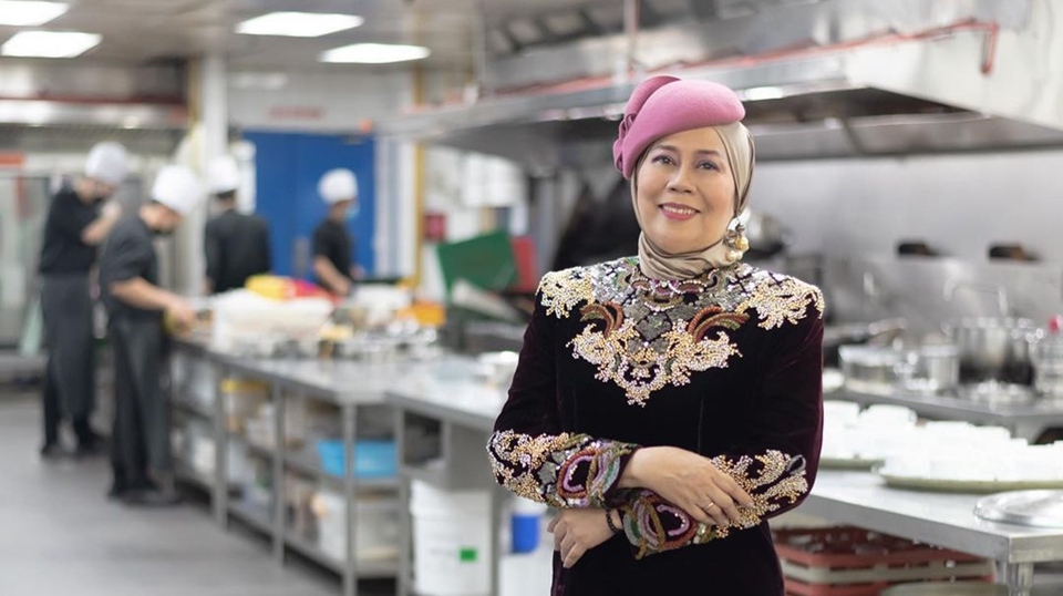 Berlapis Emas, Dewi Yull Ungkap Isi Suvenir Royal Wedding Pangeran Abdul Mateen