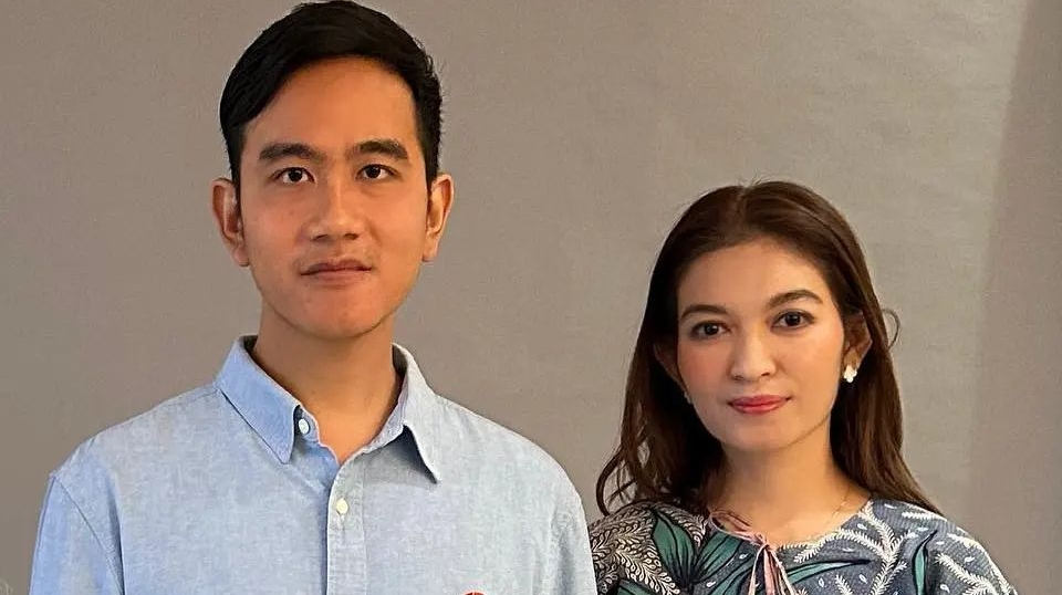 Gibran Sekeluarga Liburan ke Singapura, Viral Foto di Dekat Kedai Makan Non Halal