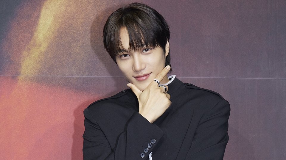 Akhirnya Comeback, Kai EXO Bicarakan Bajunya yang 'Kurang Bahan'