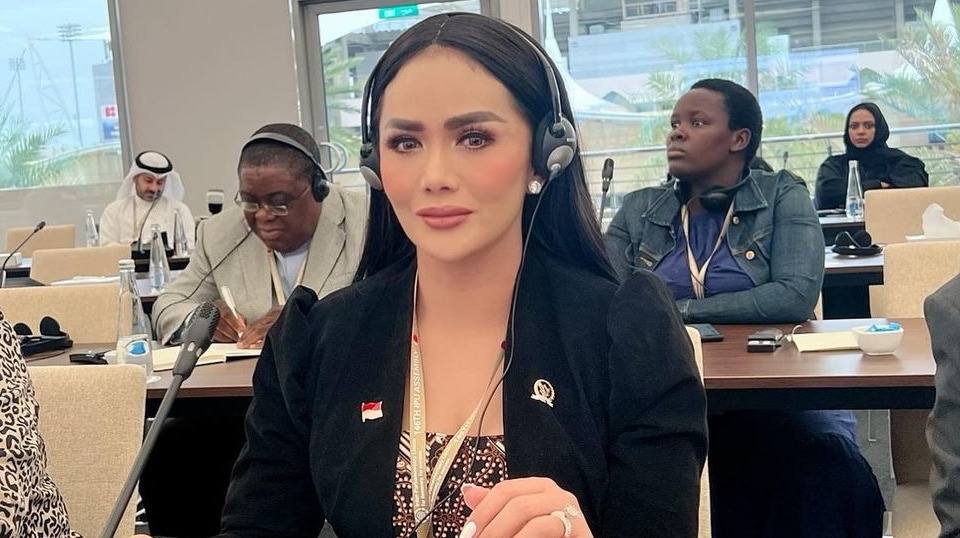 Krisdayanti Terciduk Pakai Jam Tangan Seharga Mobil