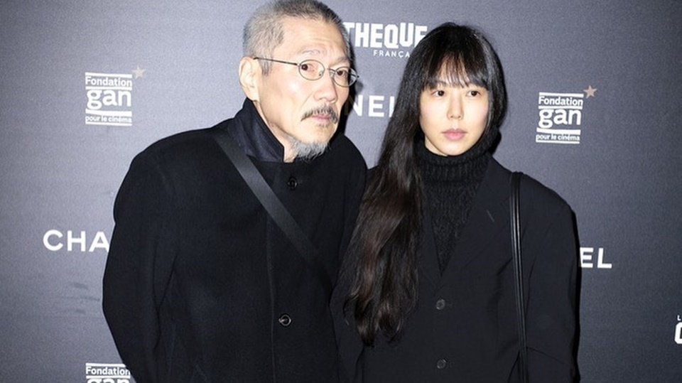Pasangan Selingkuh Kim Min Hee dan Hong Sang Soo Terciduk Jalan Bareng Bayi Mereka