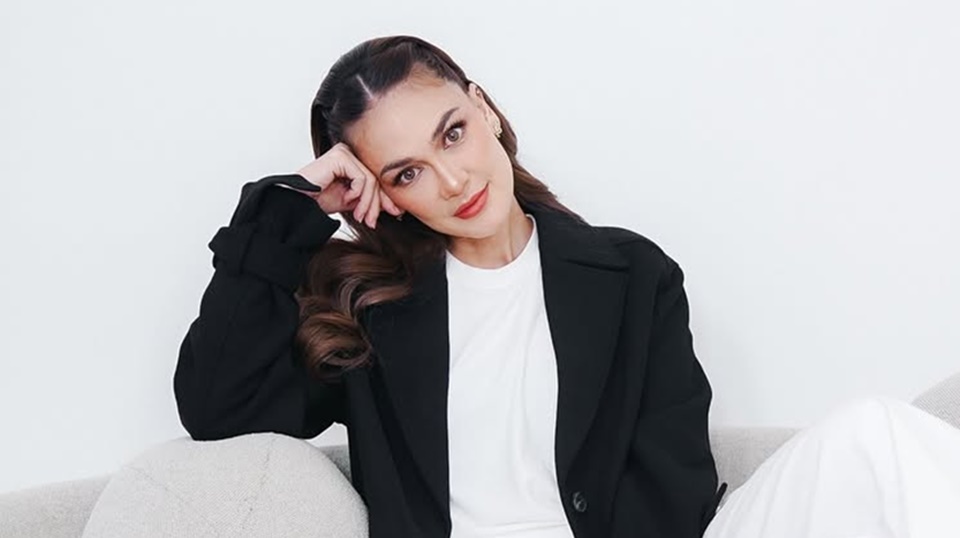 Cincin Lamaran Luna Maya Super Kinclong Bikin Salfok, Harganya Tembus Miliaran?