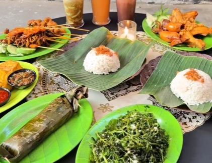 Cicipi Menu Sunda di Warung Oyot Milik Angbeen Rishi Istri Adly Fairuz