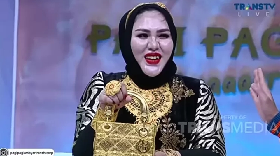 Mira Hayati Kesandung Kasus Skincare Merkuri, Intip 5 Gaya Sang Ratu Emas