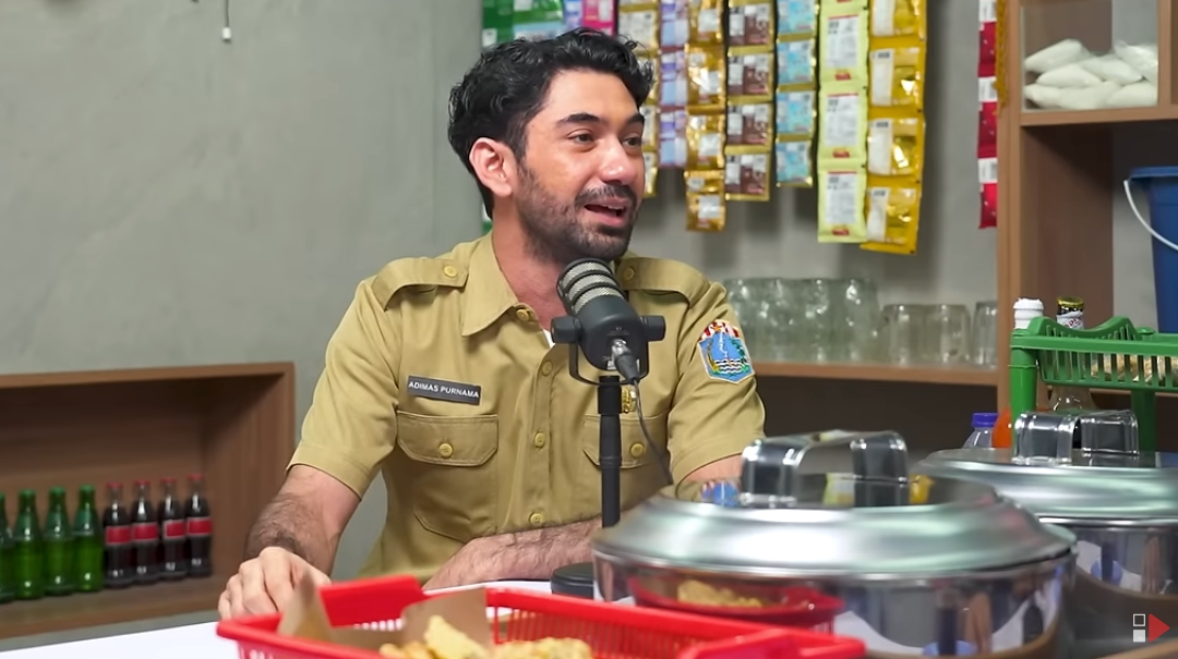 Reza Rahadian Pernah Dicemplungin Ibu ke Kolam Renang di Usia 6 Bulan
