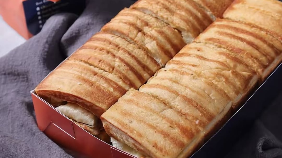 Sempat Tutup karena Review Tasyi Athasyia, Roti Bakar Pisang Santa Buka Lagi!