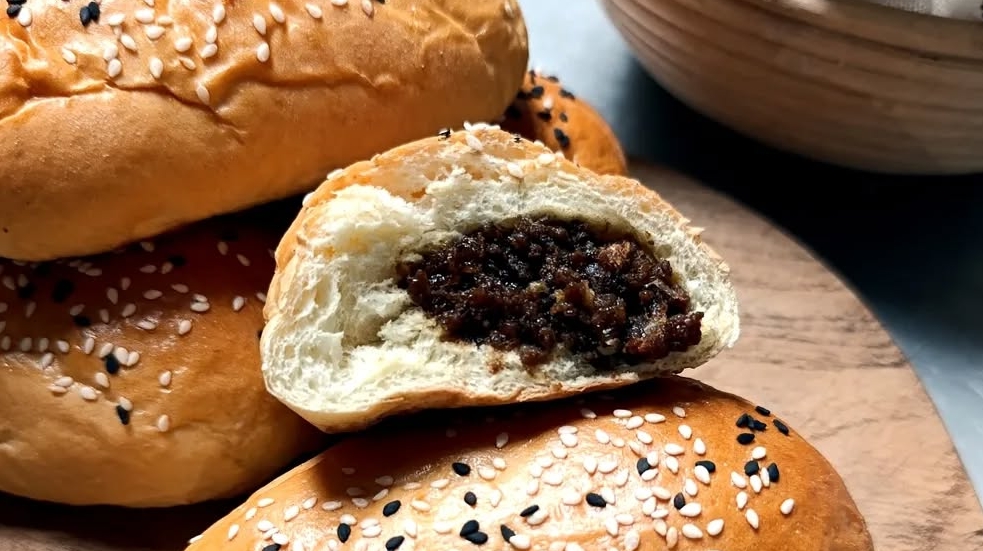 Menjelajahi Kelezatan Klasik: 4 Toko Roti Legendaris di Jakarta