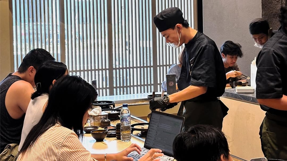 Cobain Sukiyaki Rin: Cuma 100 Ribuan, Dimasakin Chef Langsung!