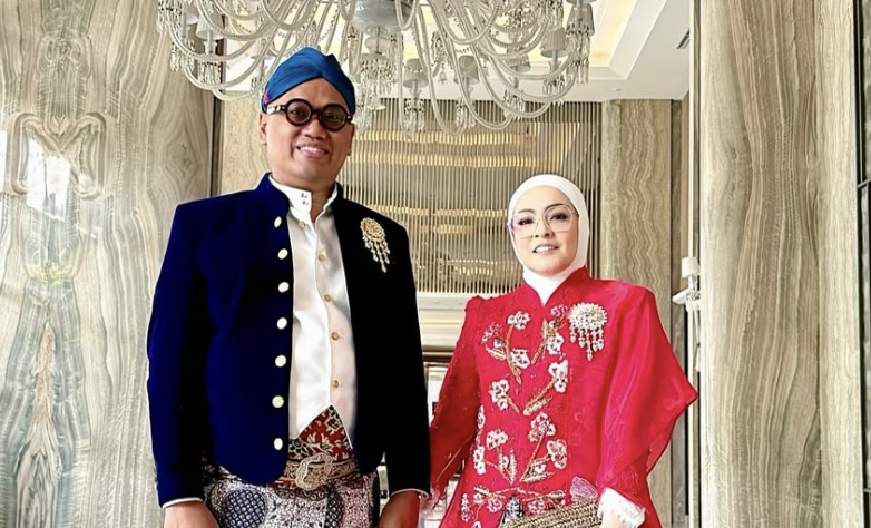Sambil Mewek, Uya Kuya Mohon Benda Persegi Ini Dikembalikan: Saya Nggak Punya Lagi