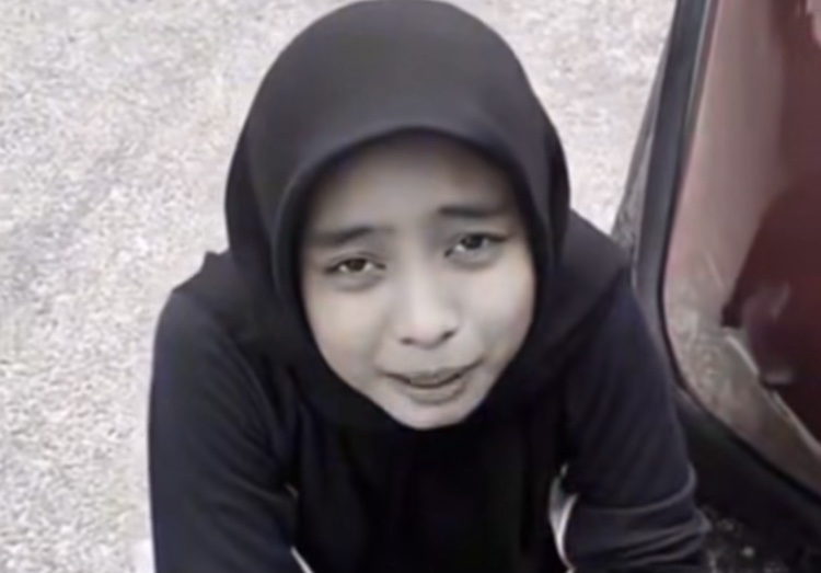 Siswi SMA Paksa Adik Kelas Minta Maaf karena Tak Sengaja Senggol Mobilnya