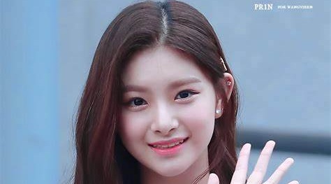 Yiren EVERGLOW Ngaku Belum Dapat Gaji Sejak Debut 6 Tahun
