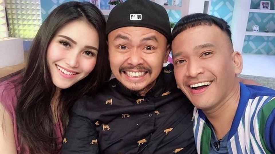 Ruben Onsu Bagikan Video Wendi Cagur Dibawa Mobil Ambulans, Sakit Apa?
